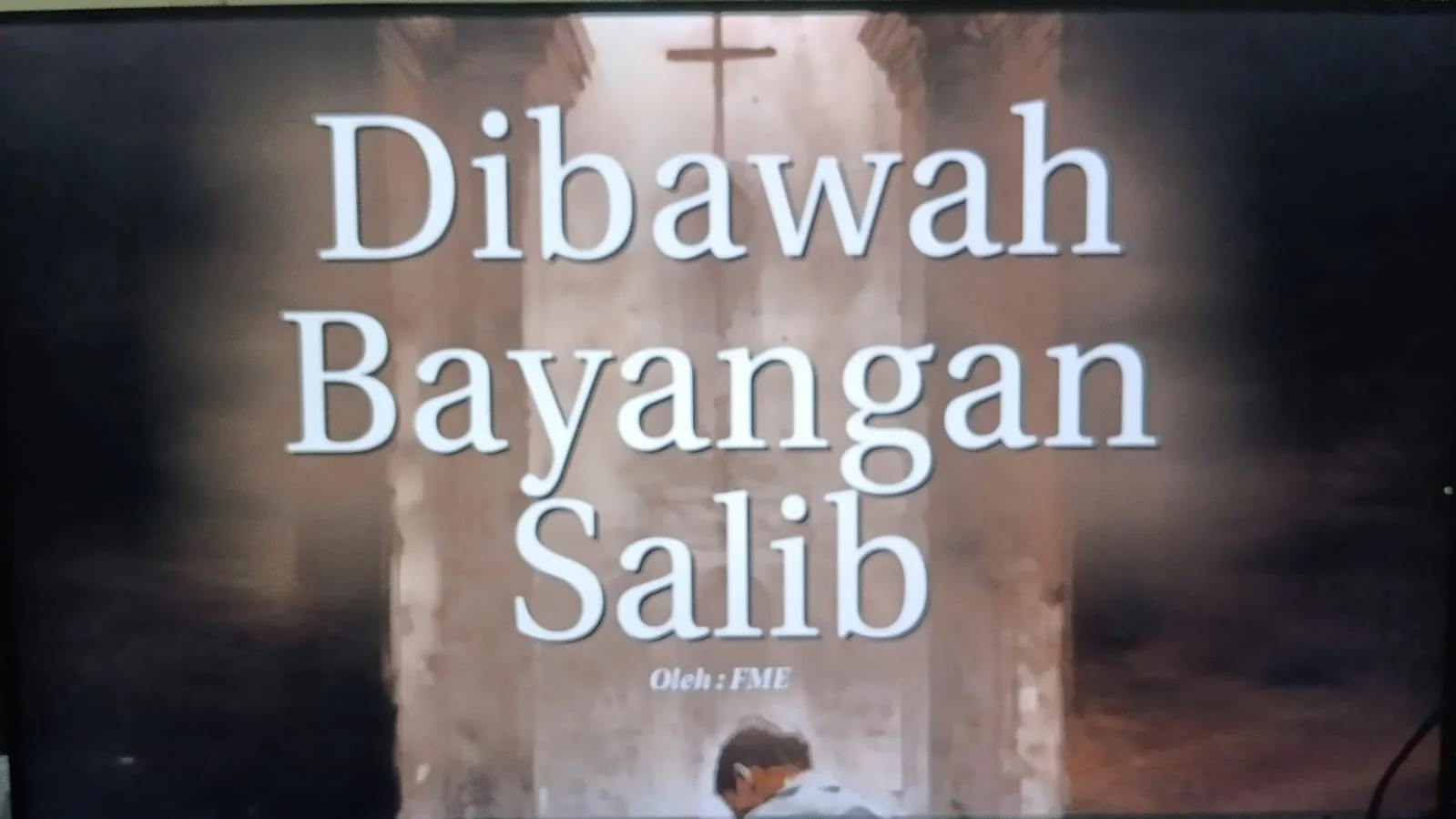 di-bawah-bayangan-salib